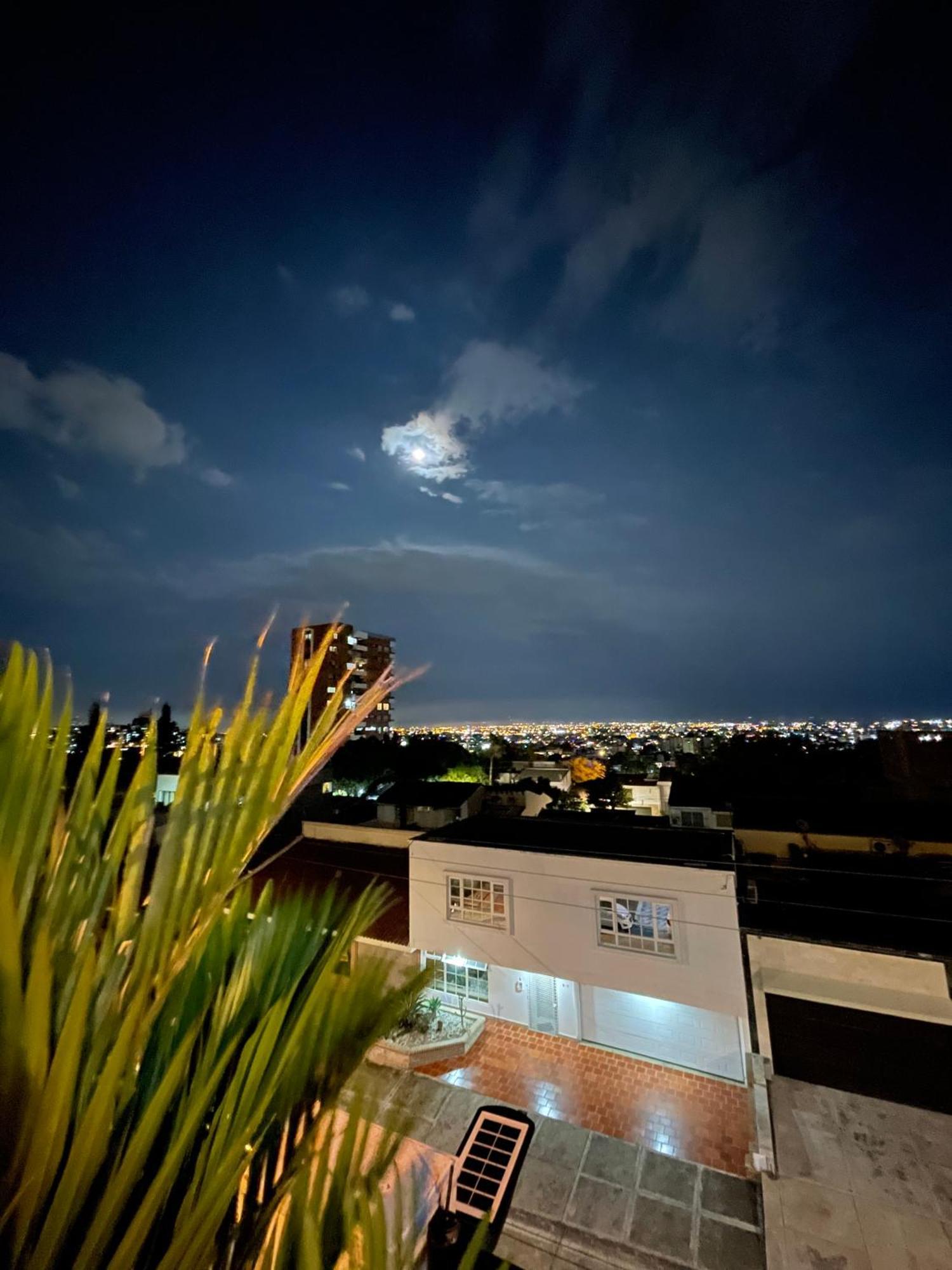 The View Hostel & Lounge Кали Екстериор снимка